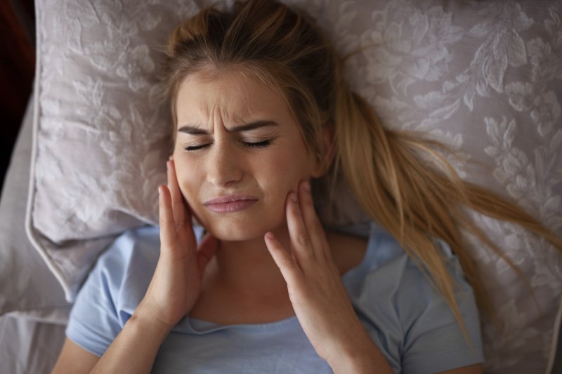 Sleeping with a toothache at night